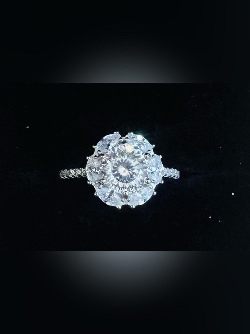 ❤️ NEW! SPARKLING WHITE HALO MOISSANITE CLUSTER RING